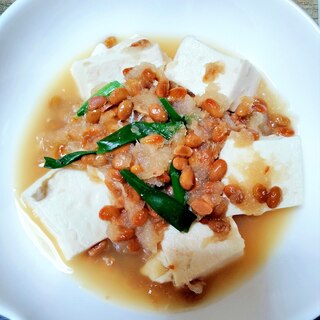 納豆と大根おろしと葱の白出汁湯豆腐